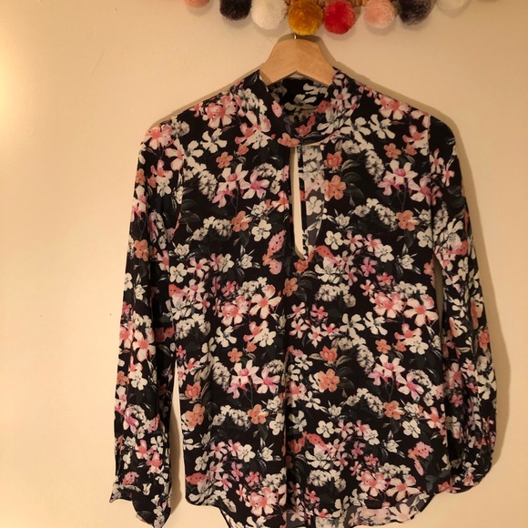 Two Arrows sz XS ✨ - Picture 2 of 4